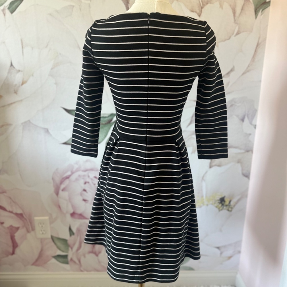 Banana Republic Black and White Striped Flared Women's Dress Size 0 - Picture 4 of 10